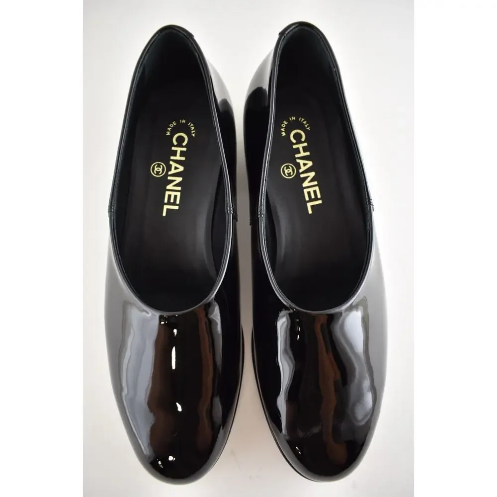 Chanel RUNWAY 25C Black Patent CC Logo Slip On Moccasin Ballet Loafer Flat 38c